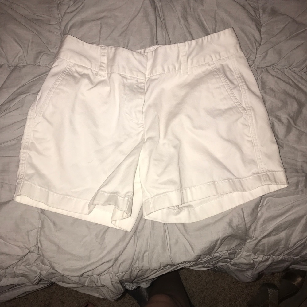 White vineyard vines shorts!